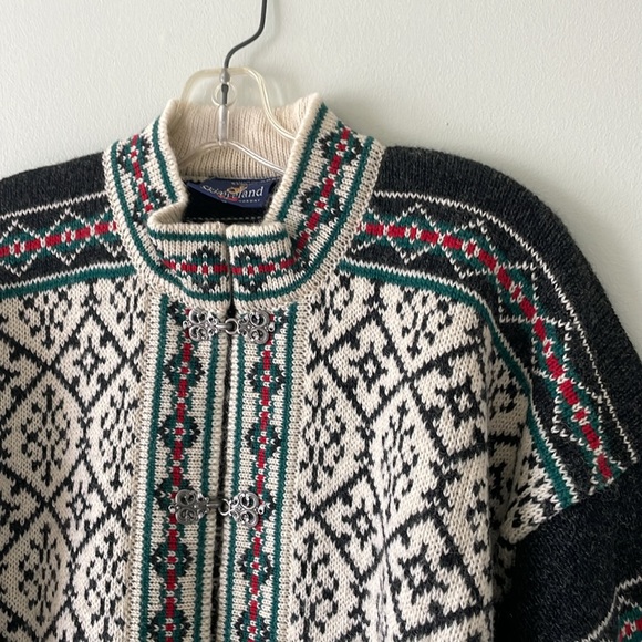 skjæveland traditional norway knit wool sweater with metal clasps - Picture 2 of 5
